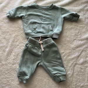 GAP Baby Crewneck Sweatshirt Outfit